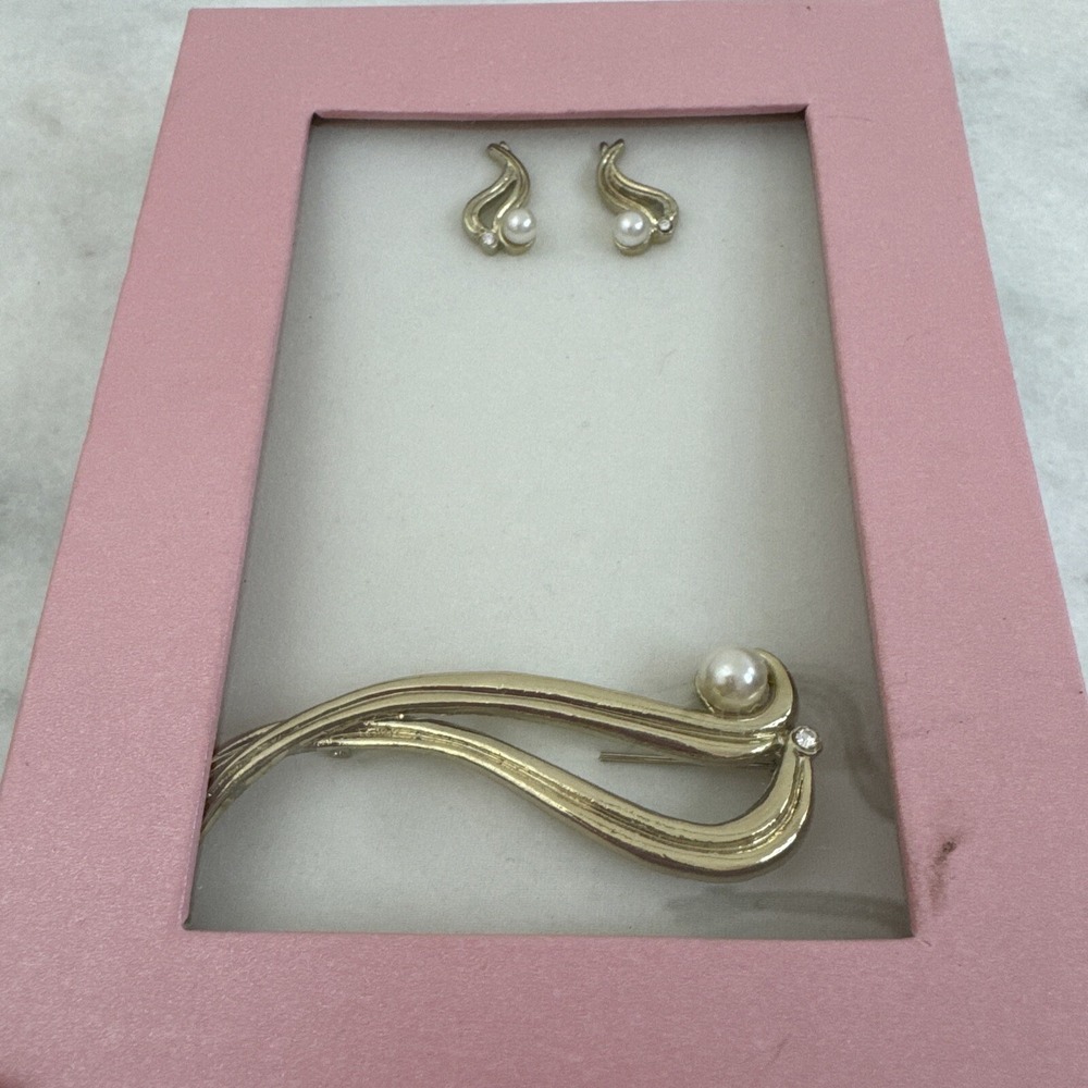 Vintage Gold Tone Double Swirl Brooch/earrings Faux Pearl & Clear Crystal Stone